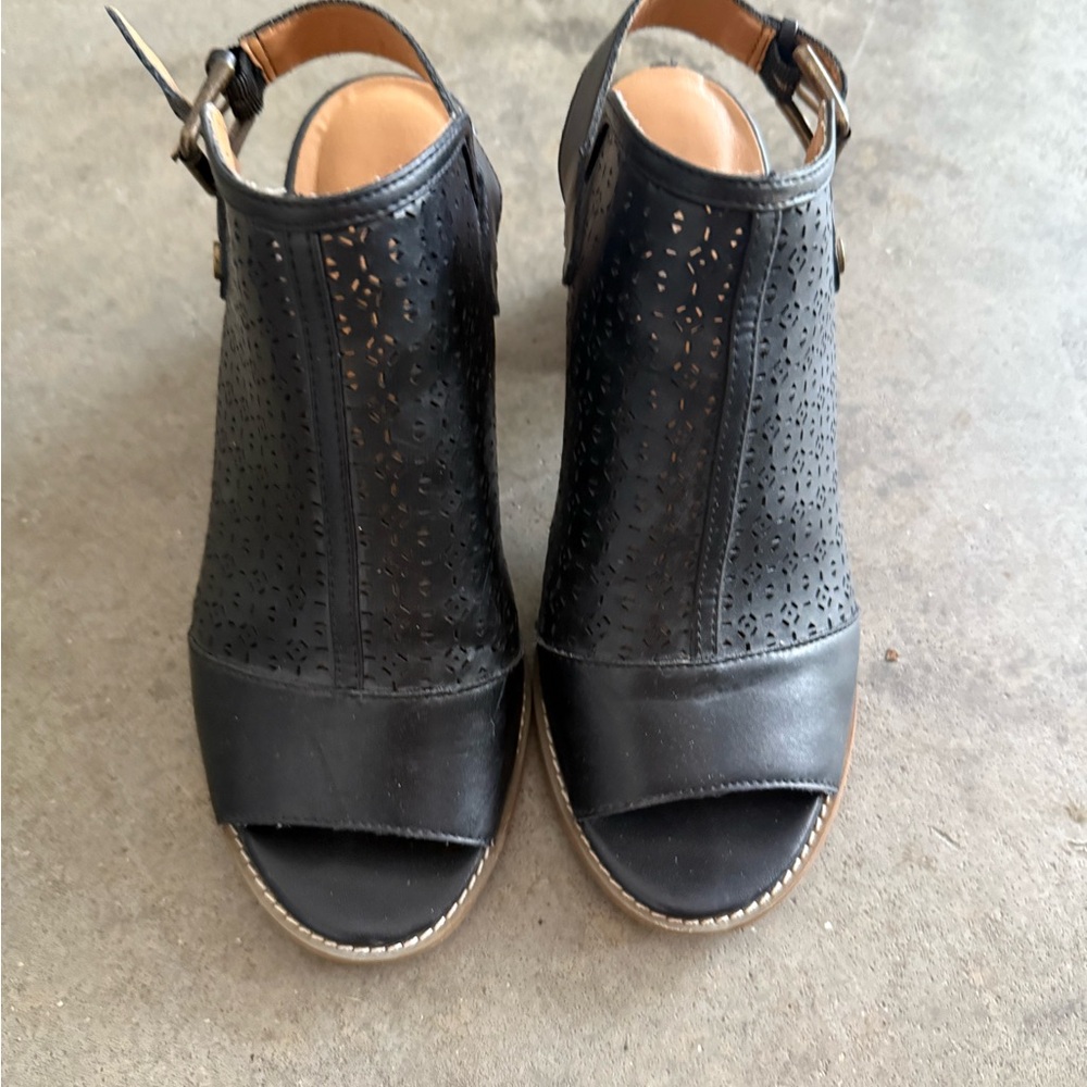 Tommy Hilfiger Black Peep-Toe Sandals